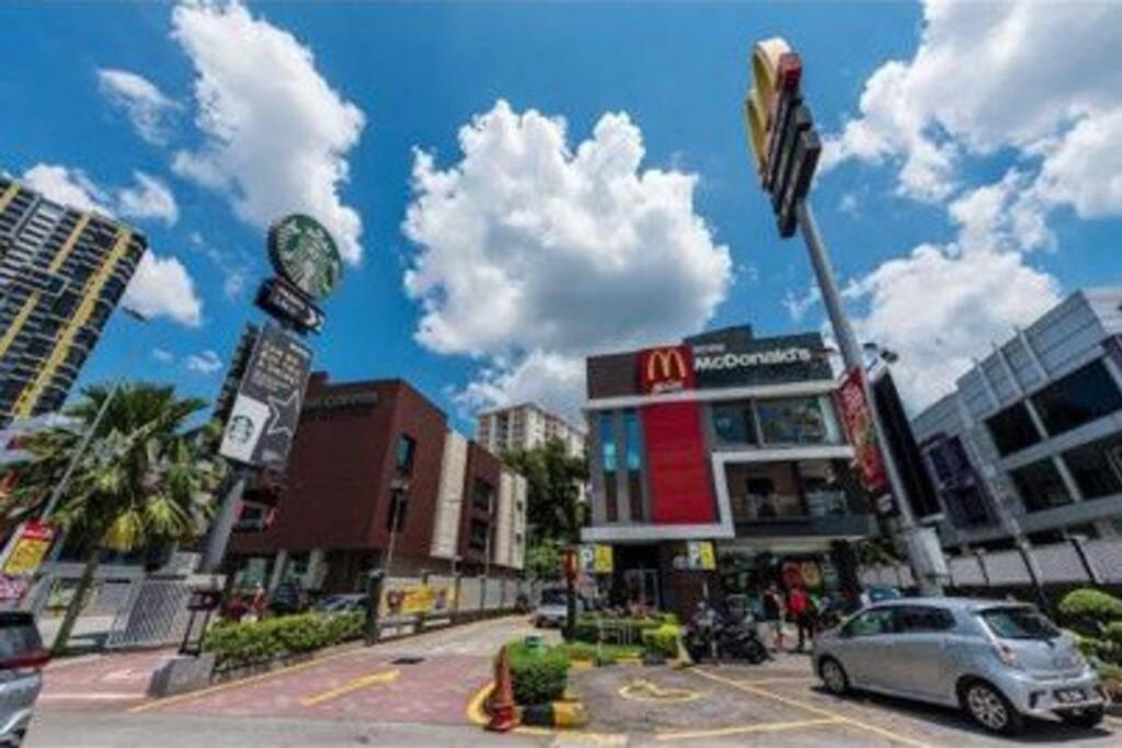 Cozy Mayfair Homestay Puchong Exteriör bild